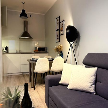 Airport67 Apartamento Varsóvia Exterior foto